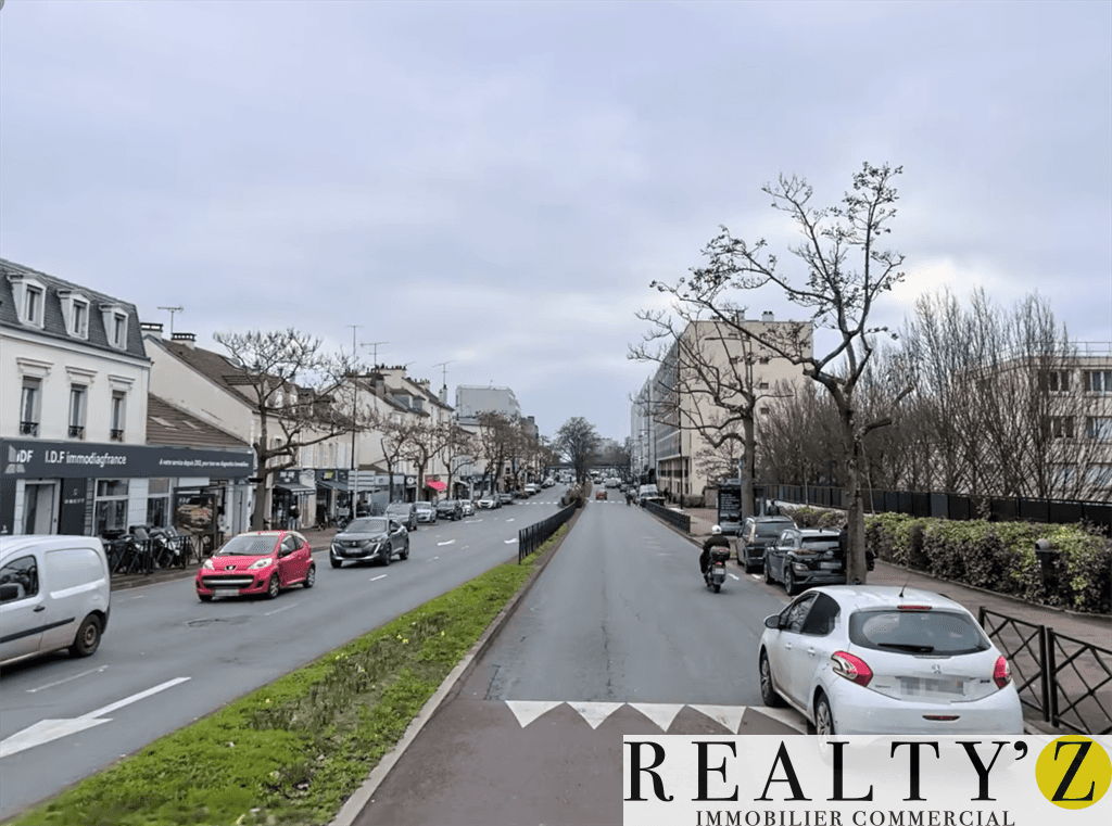 Local commercial · 362 m² · Location — photo 1