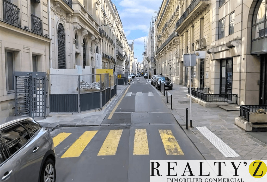 Local commercial · 121 m² · Location — photo 1