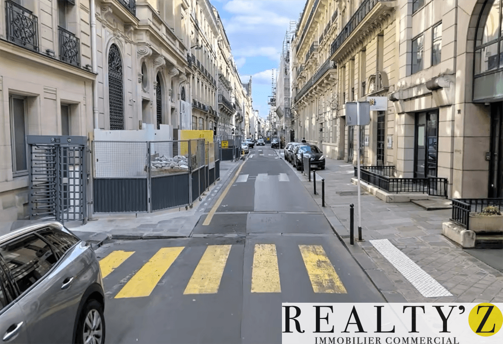 Local commercial · 121 m² · Location — photo 1