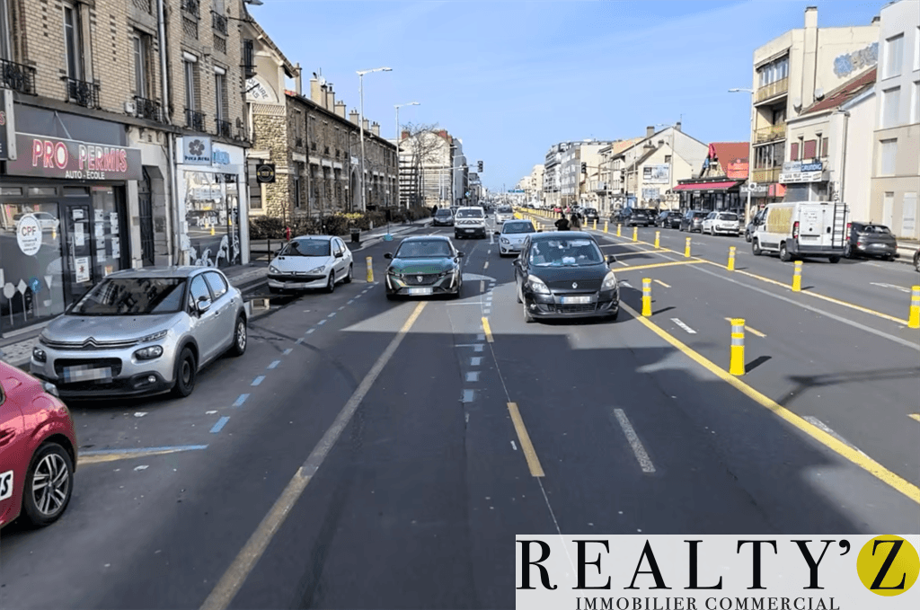 Local commercial · 235 m² · Location — photo 1
