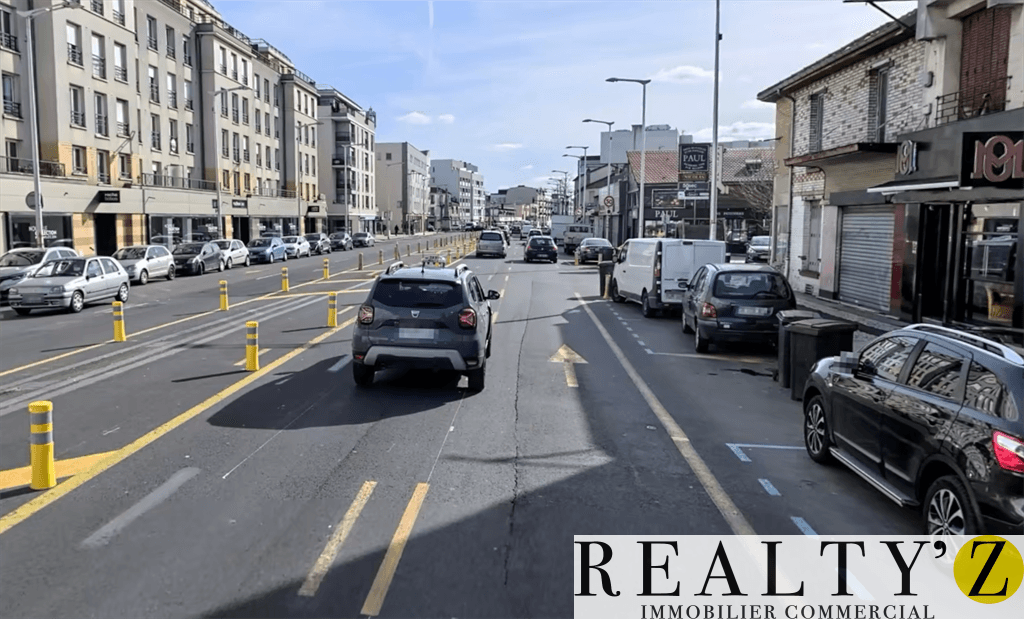 Local commercial · 235 m² · Location — photo 1