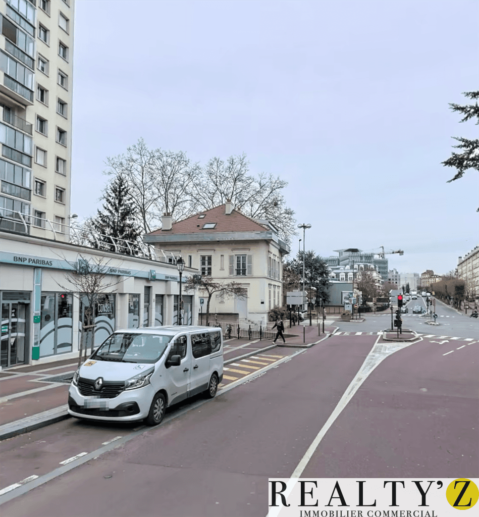 Local commercial · 82 m² · Location — photo 1