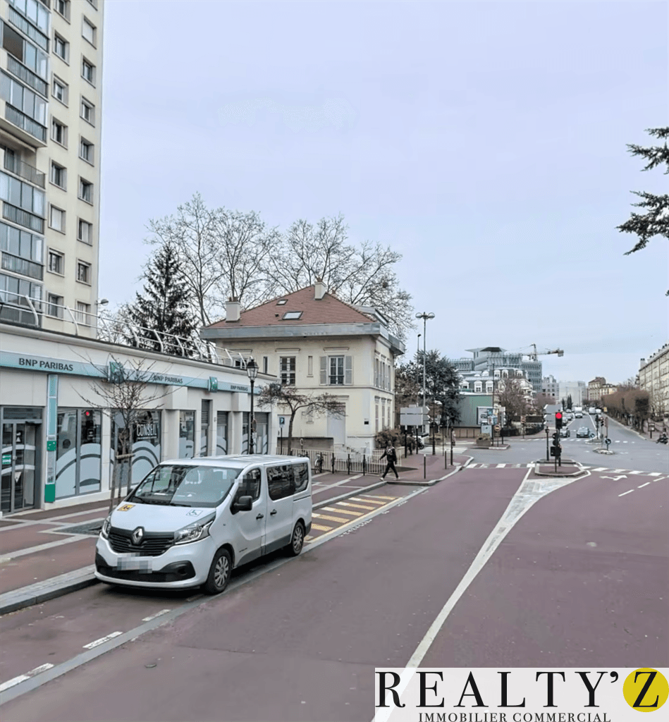 Local commercial · 82 m² · Location — photo 1