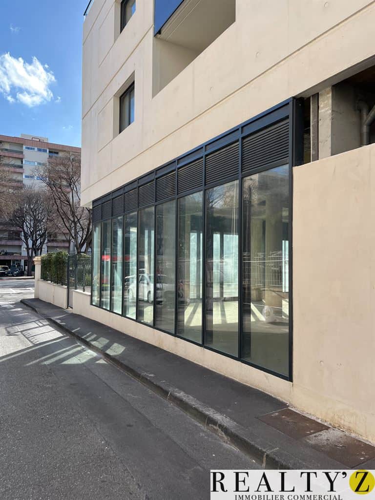 Local commercial · 183 m² · Location — photo 1