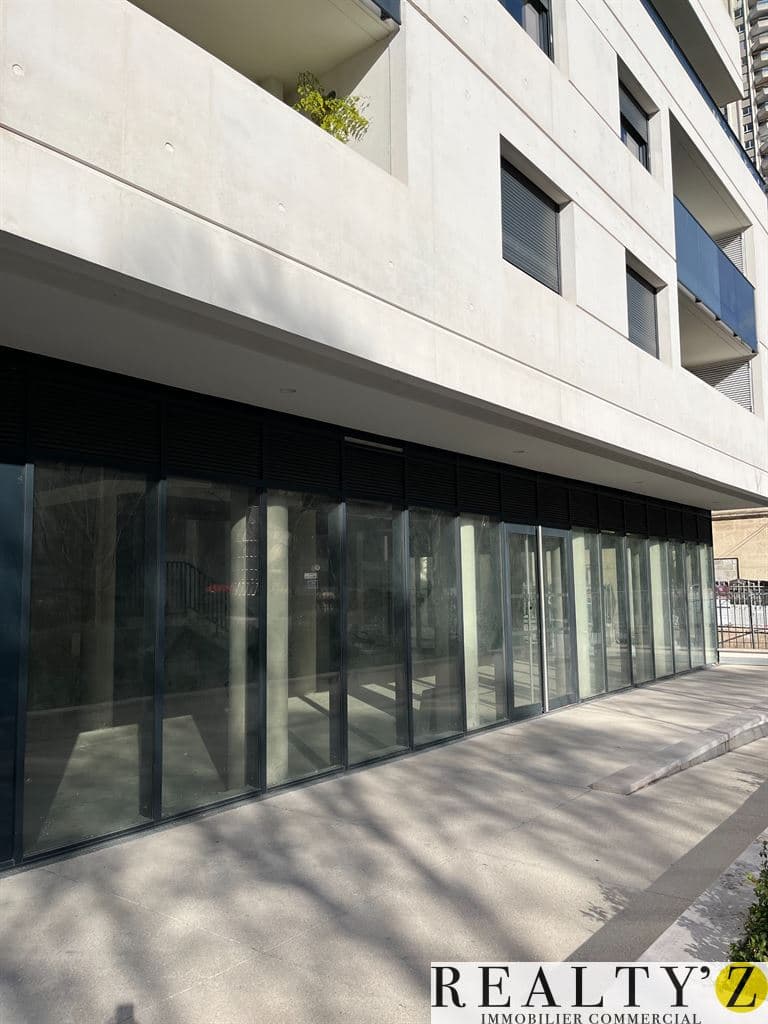 Local commercial · 183 m² · Location — photo 1