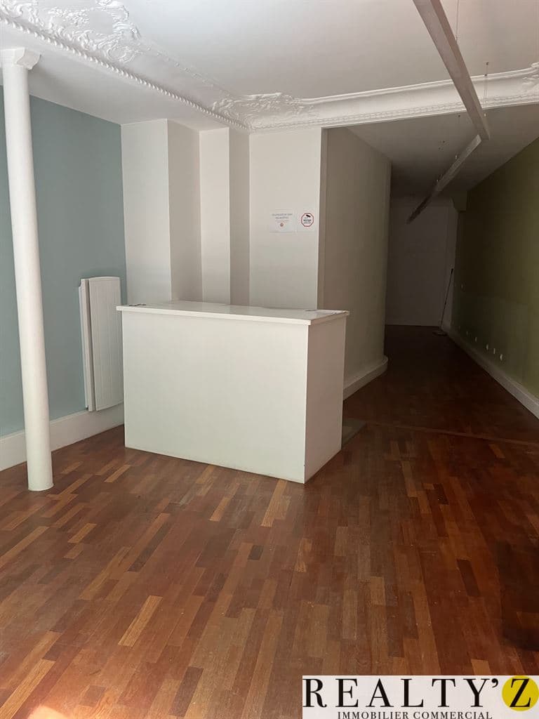 Local commercial · 73 m² · Achat des murs — photo 1