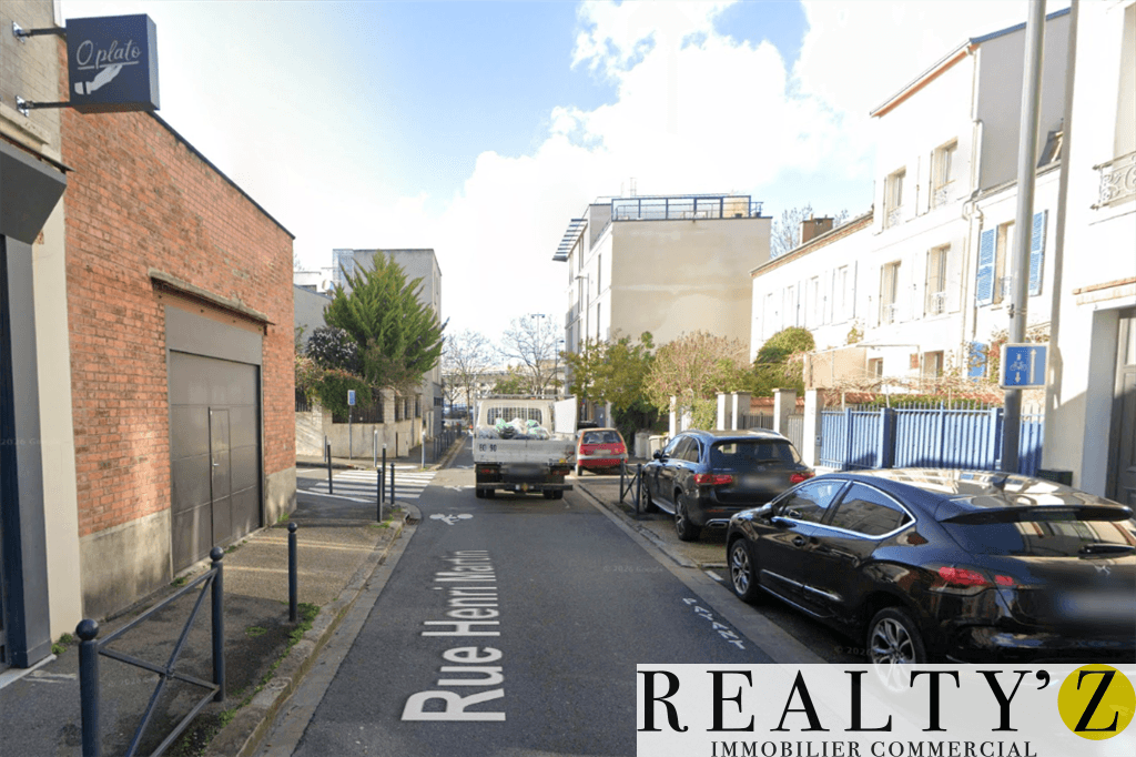 Local commercial · 144 m² · Location — photo 1