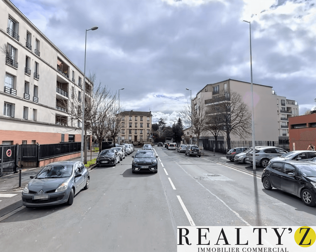 Local commercial · 300 m² · Location — photo 1