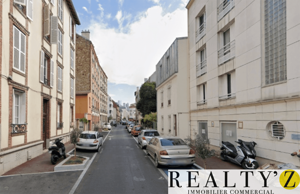 Local commercial · 385 m² · Location — photo 1