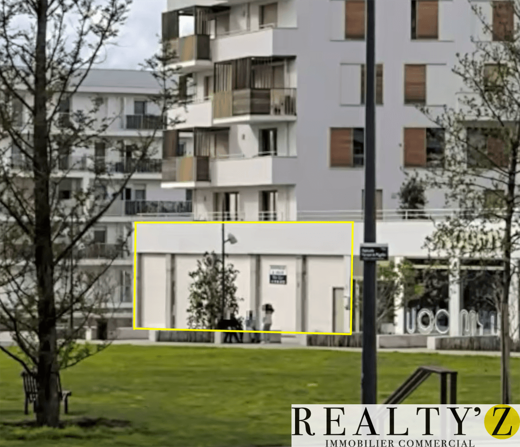 Local commercial · 256 m² · Location — photo 1