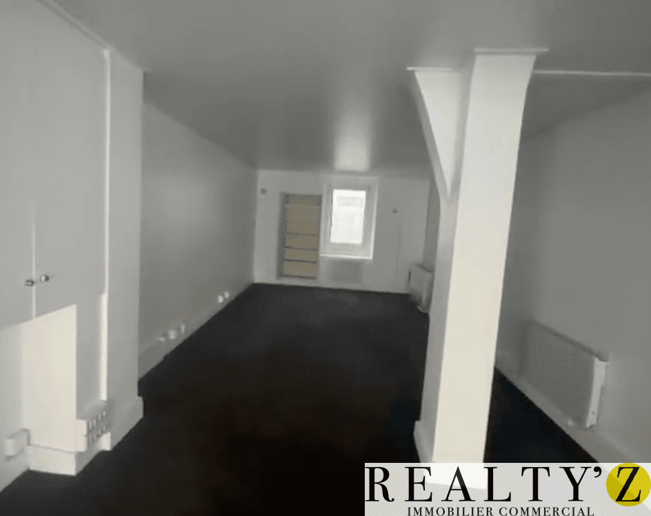 Local commercial · 123 m² · Location — photo 1