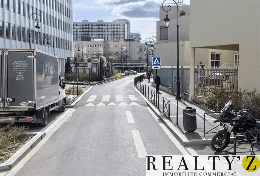 Local commercial · 350 m² · Location — photo 1