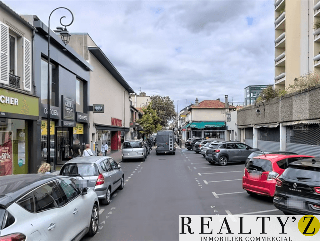 Local commercial · 521 m² · Location — photo 1