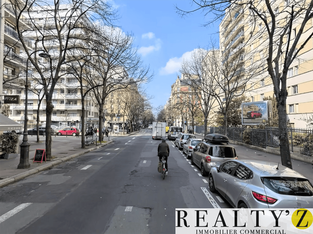 Local commercial · 370 m² · Location — photo 1