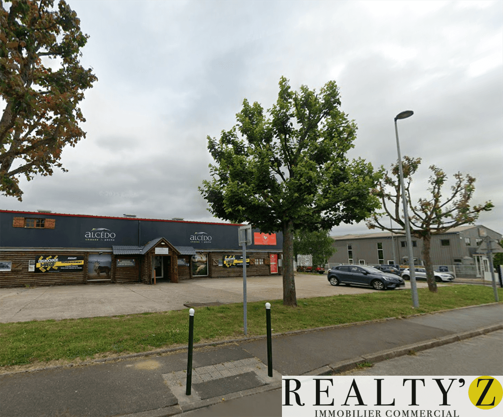 Local commercial · 211 m² · Location — photo 1
