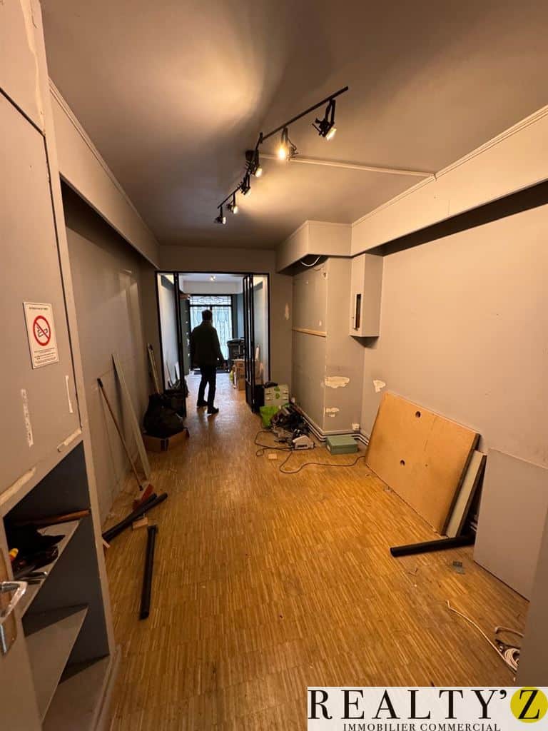 Local commercial · 131 m² · Location — photo 1