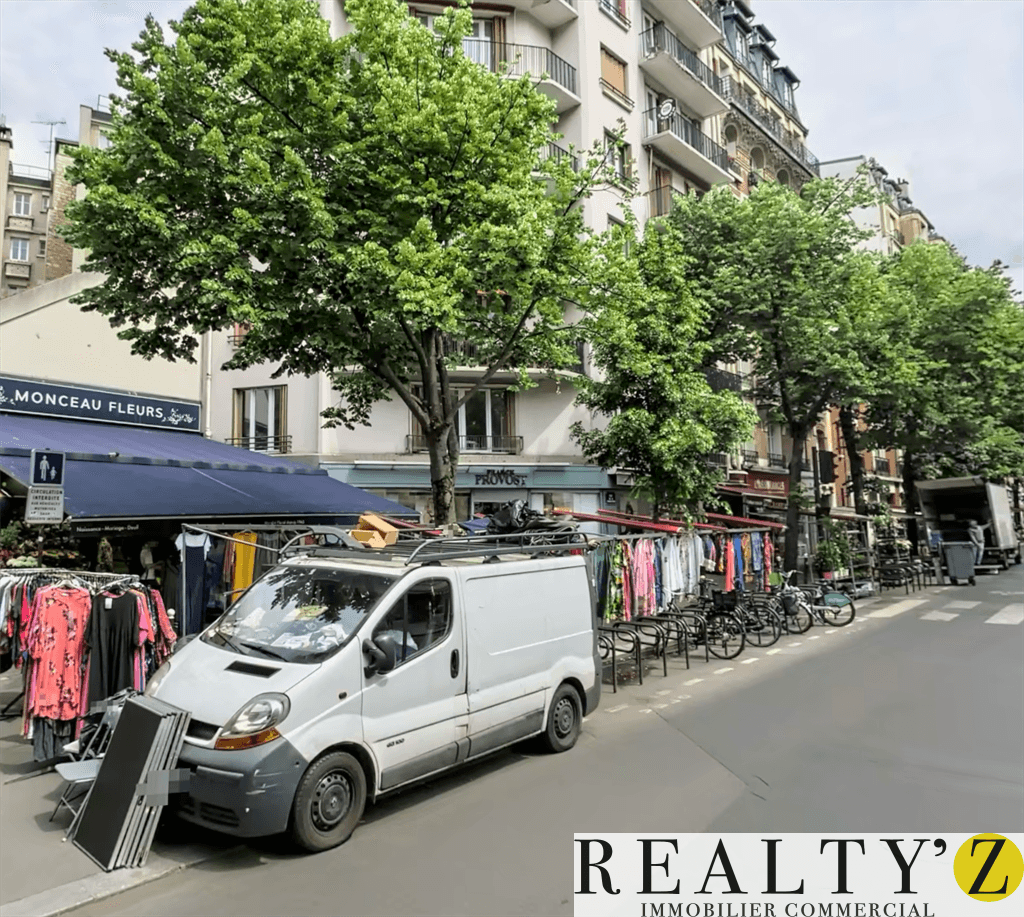 Local commercial · 67 m² · Location — photo 1