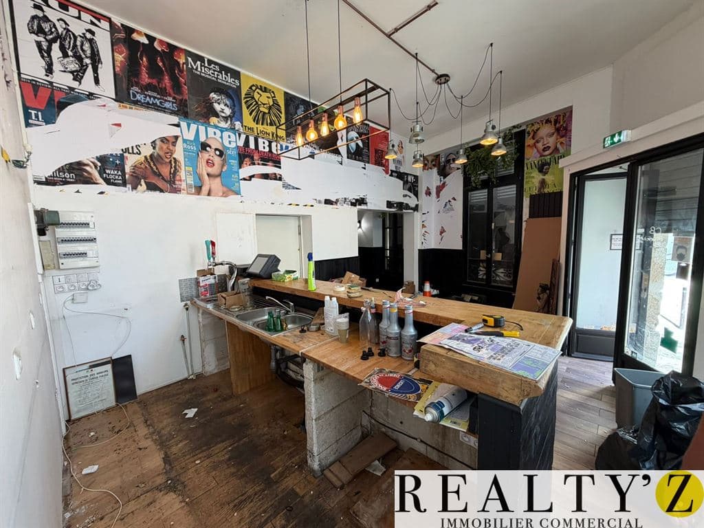 Local commercial · 180 m² · Location — photo 1
