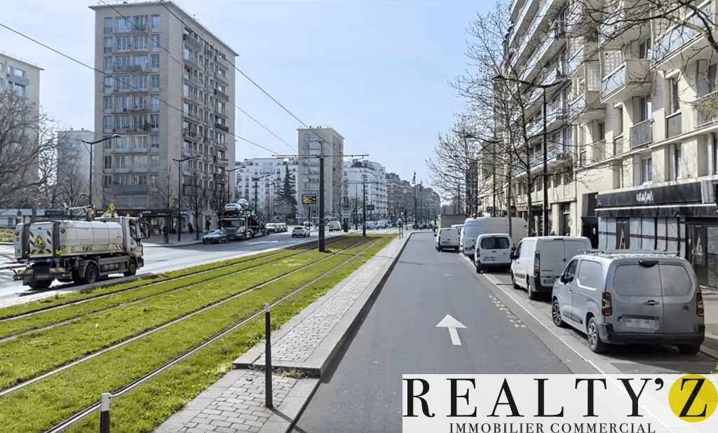 Local commercial · 240 m² · Location — photo 1