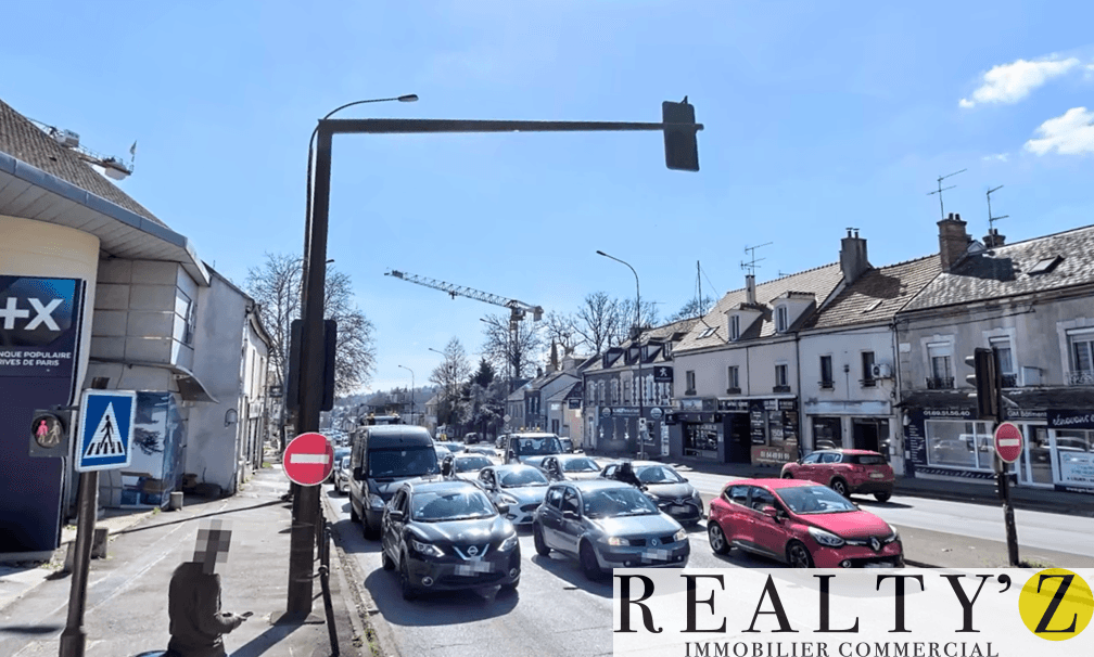 Local commercial · 181 m² · Location — photo 1