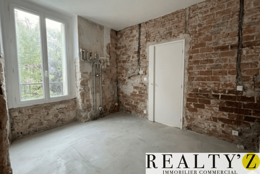 Local commercial · 43 m² · Location — photo 1