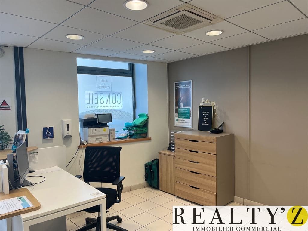 Local commercial · 178 m² · Location — photo 1