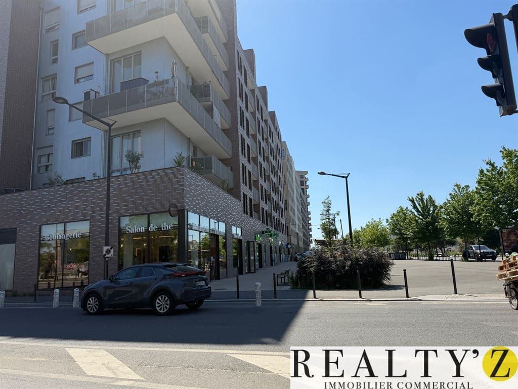 Local commercial · 227 m² · Location — photo 1