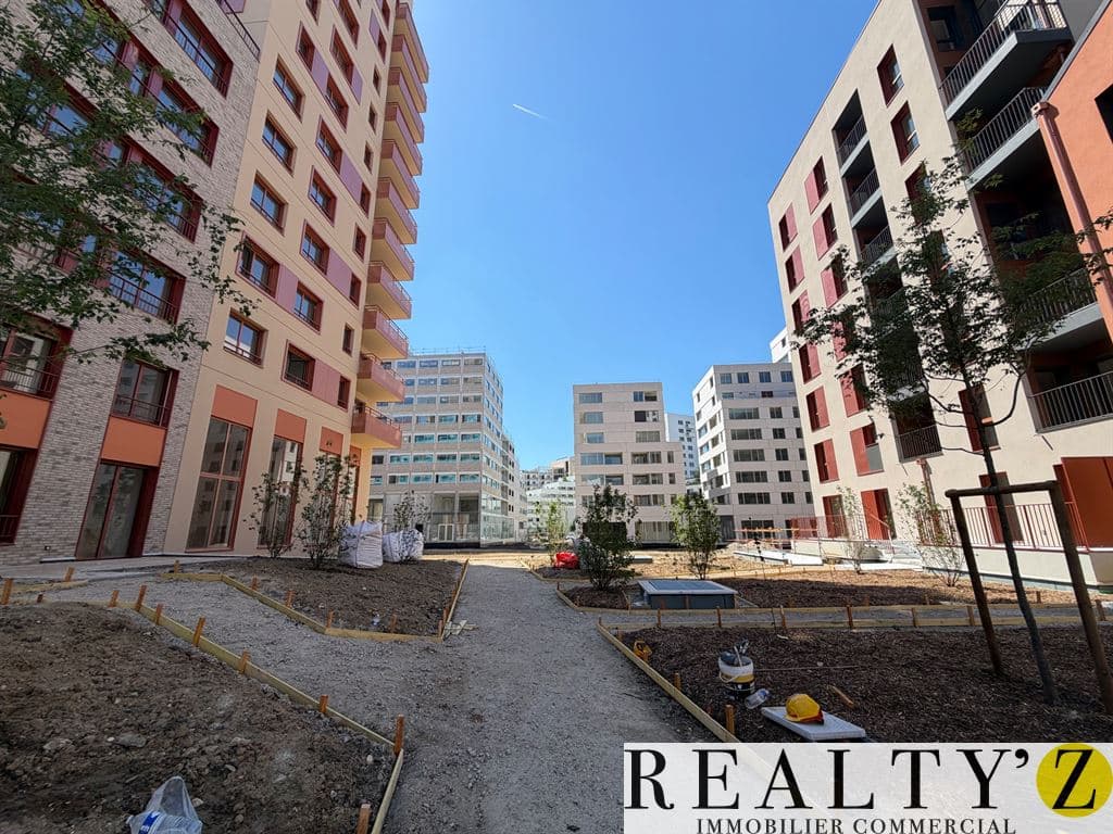 Local commercial · 197 m² · Location — photo 1