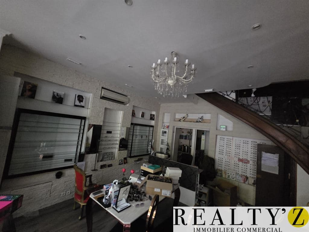 Local commercial · 43 m² · Location — photo 1
