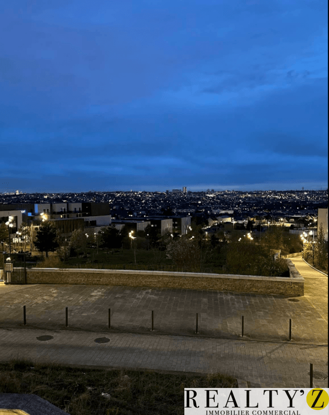 Local commercial · 159 m² · Location — photo 1