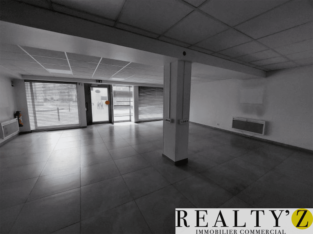 Local commercial · 92 m² · Location — photo 1