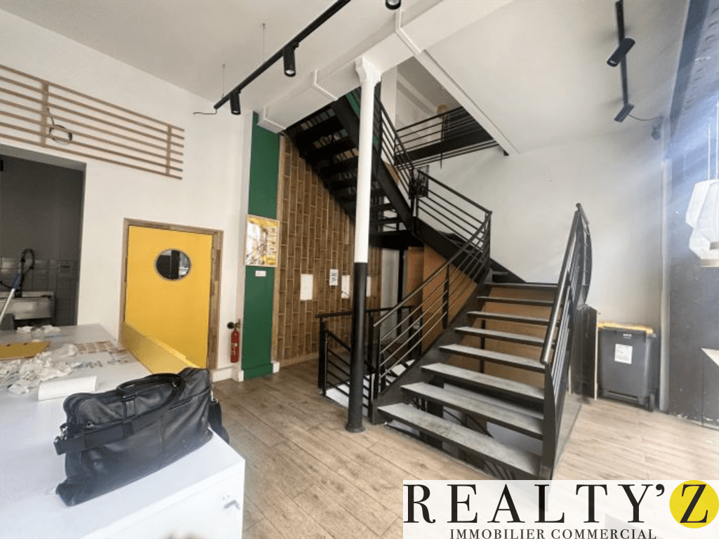 Local commercial · 185 m² · Location — photo 1