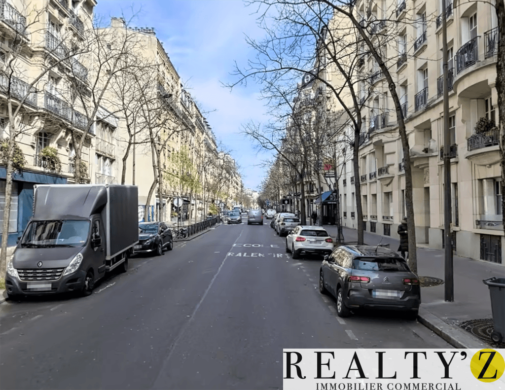 Local commercial · 73 m² · Location — photo 1