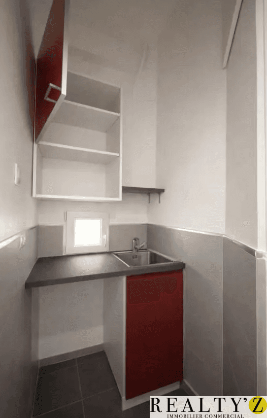 Local commercial · 42 m² · Location — photo 1