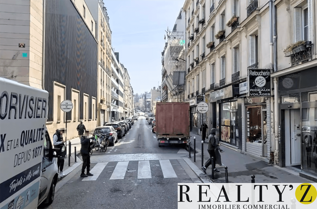 Local commercial · 742 m² · Location — photo 1