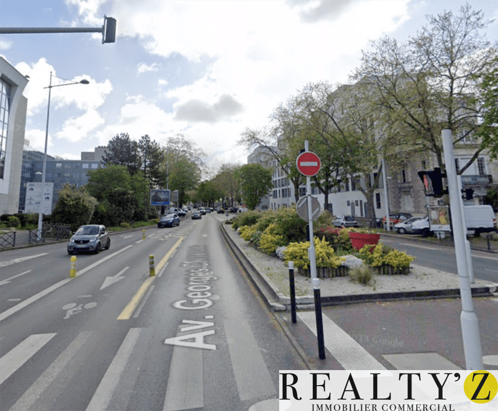 Local commercial · 405 m² · Location — photo 1