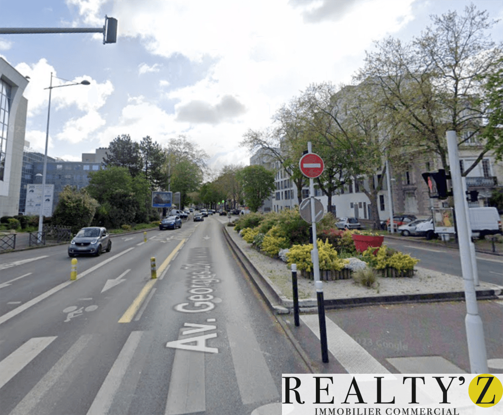 Local commercial · 405 m² · Location — photo 1