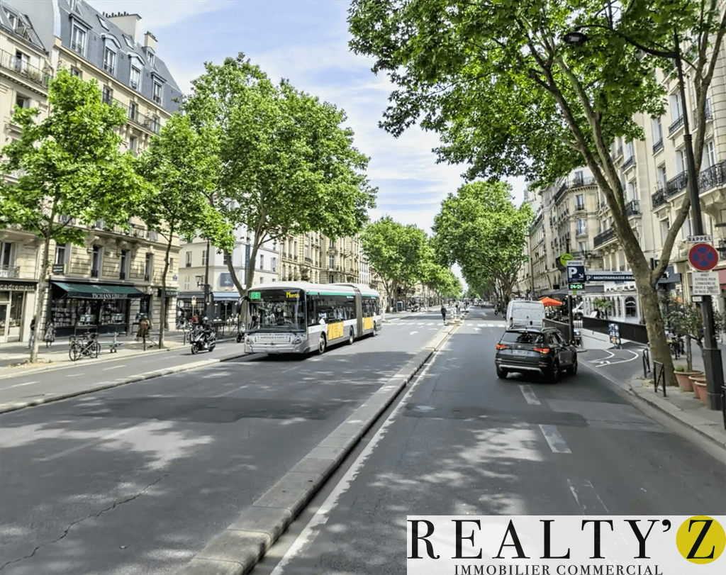 Local commercial · 65 m² · Location — photo 1