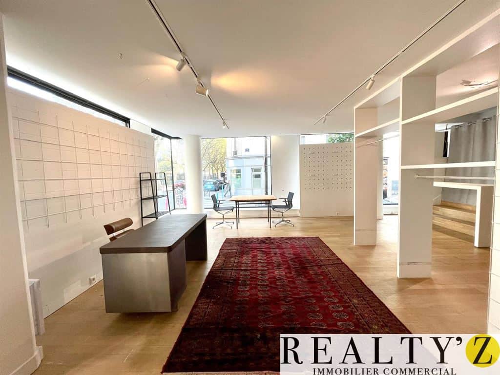 Local commercial · 91 m² · Location — photo 1