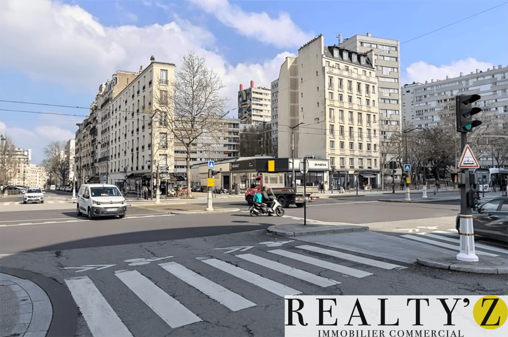 Local commercial · 45 m² · Location — photo 1