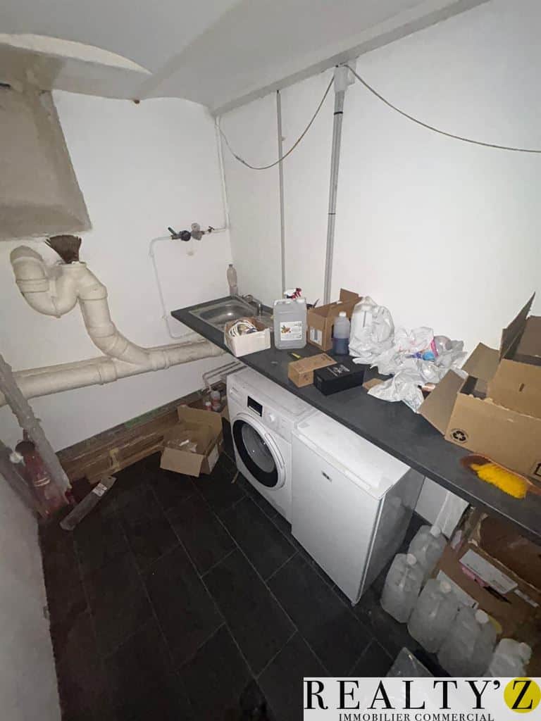 Local commercial · 28 m² · Location — photo 1