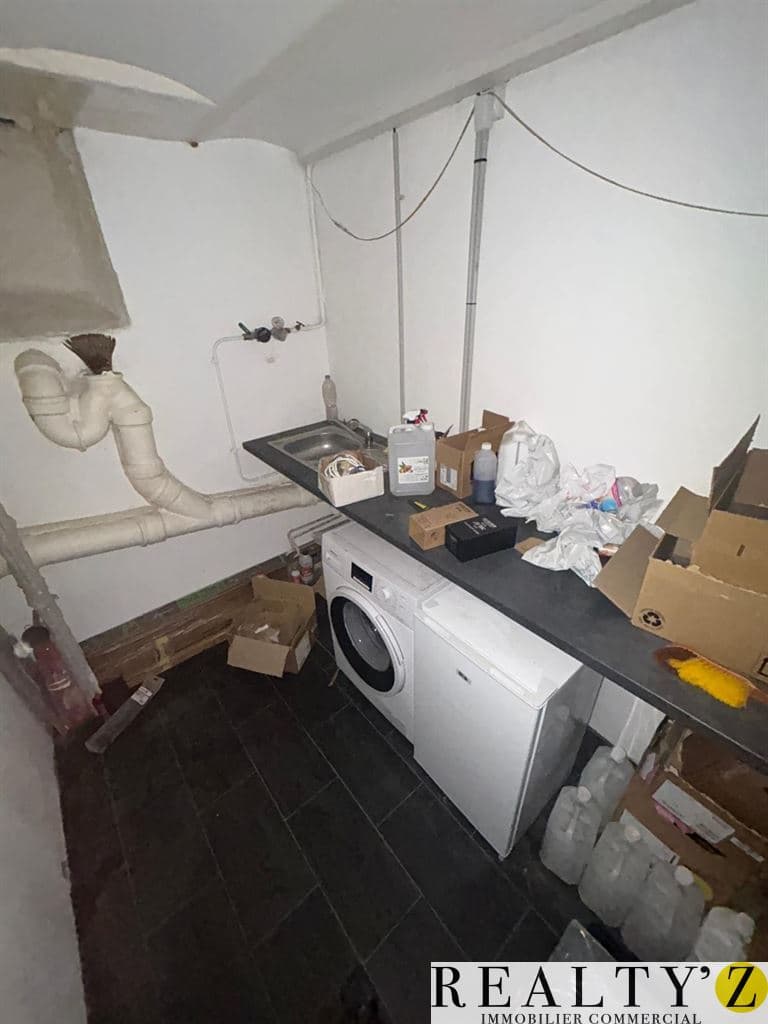 Local commercial · 28 m² · Location — photo 1