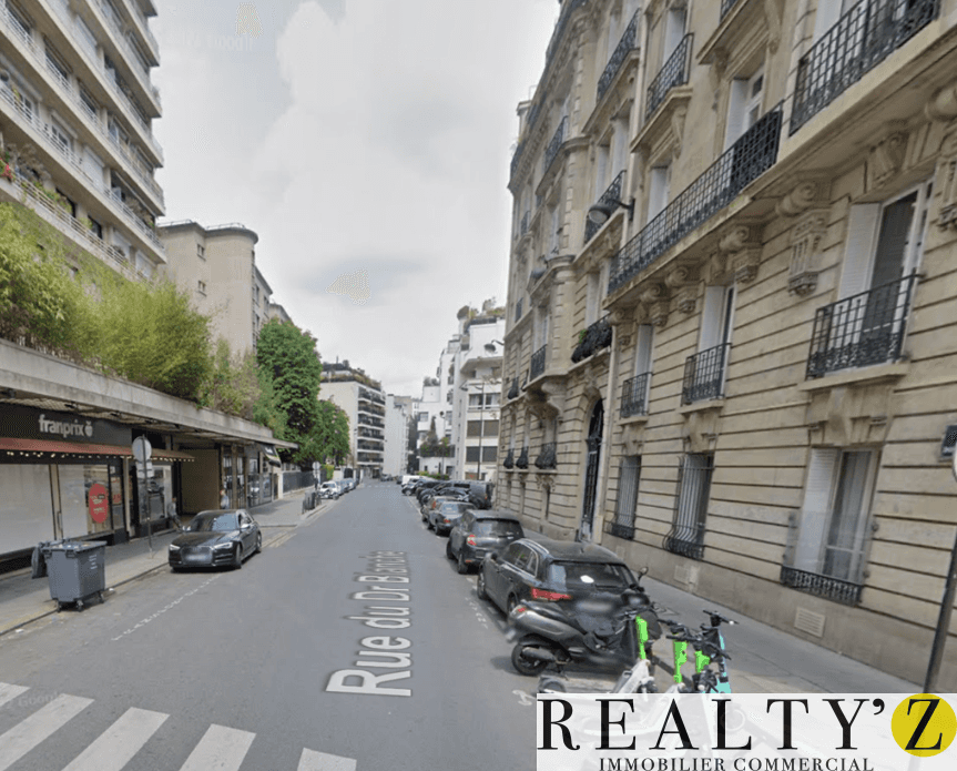 Local commercial · 335 m² · Location — photo 1