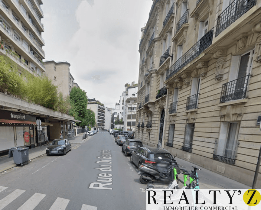 Local commercial · 335 m² · Location — photo 1