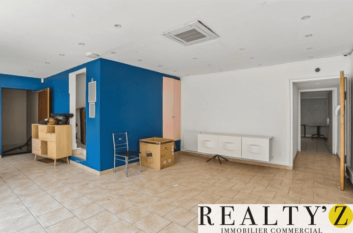 Local commercial · 270 m² · Location — photo 1