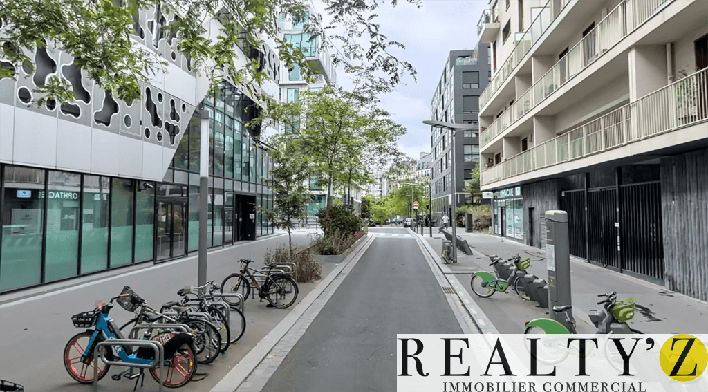Local commercial · 180 m² · Location — photo 1