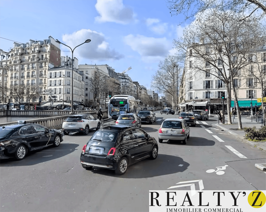 Local commercial · 328 m² · Location — photo 1