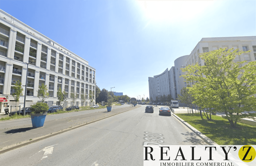 Local commercial · 97 m² · Location — photo 1