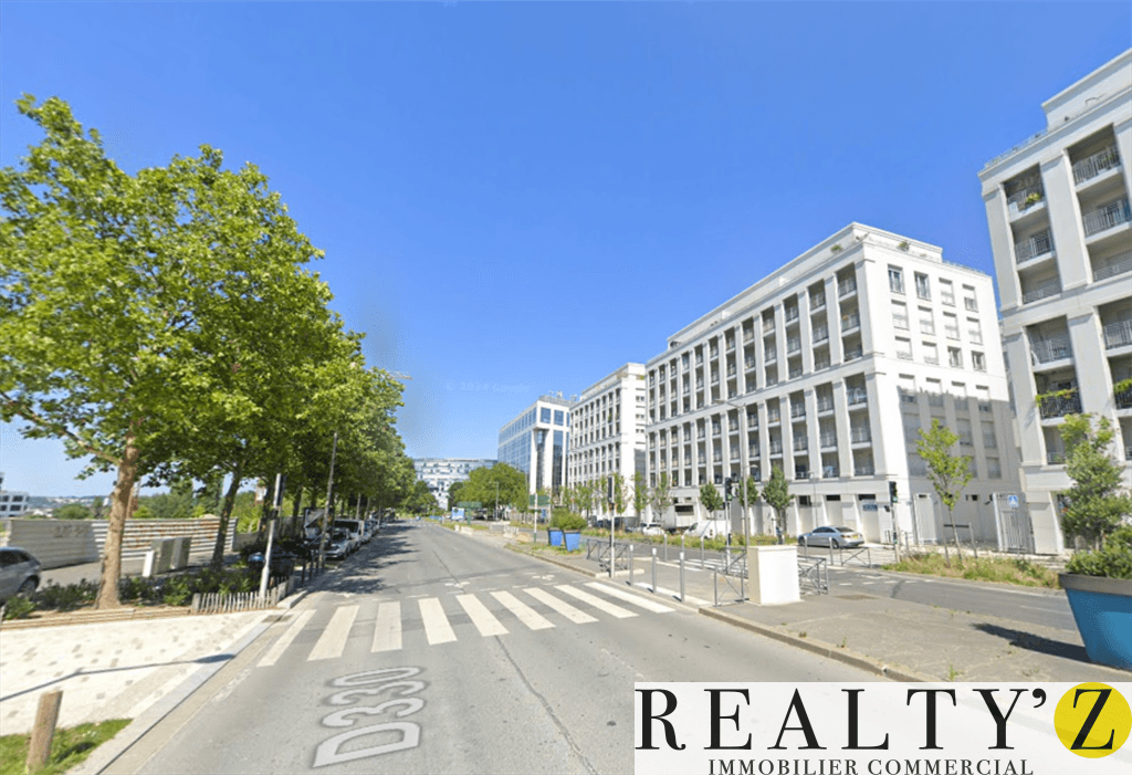 Local commercial · 97 m² · Location — photo 1