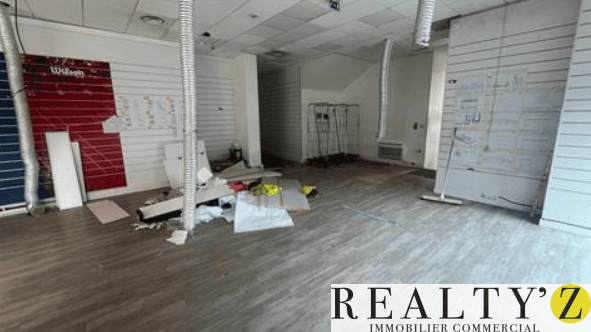 Local commercial · 144 m² · Location — photo 1
